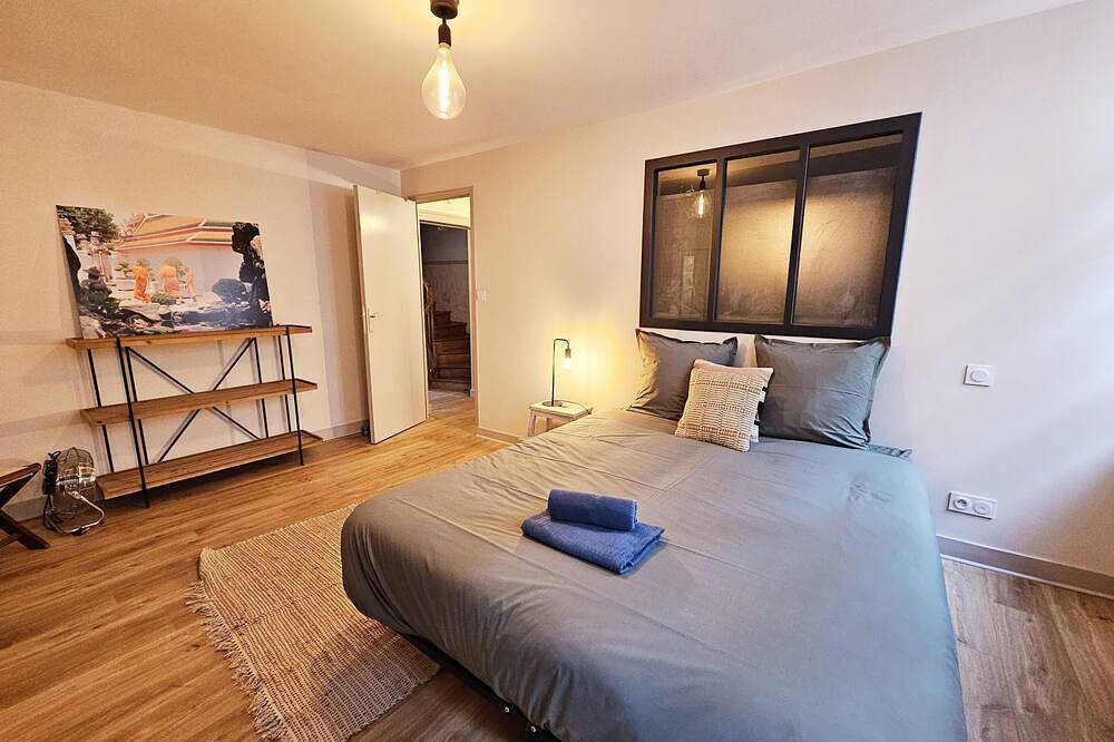 Casa-Ciudad-Baño en la habitacion in Angulema, Charente