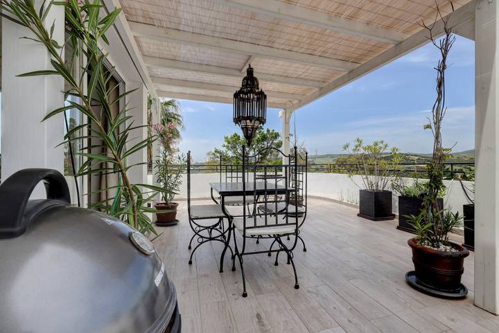 Entire apartment, Apartamento "Del Paraíso" with Mountain View, Shared Pool and Private Terrace in Estepona Golf Course, Estepona