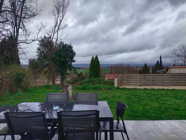 Gîte pour 6 personnes, avec jardin ainsi que terrasse et vue à Lasbordes