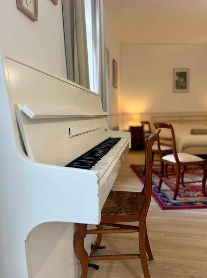 Location de vacances pour 3 personnes, avec vue et piscine ainsi que jardin et vue sur le lac dans Parc naturel régional de la Montagne de Reims - 3