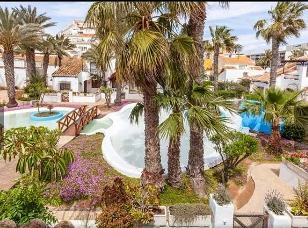 Casa de vacaciones para 5 personas, con vistas al lago y jardín además de piscina y vistas - 1
