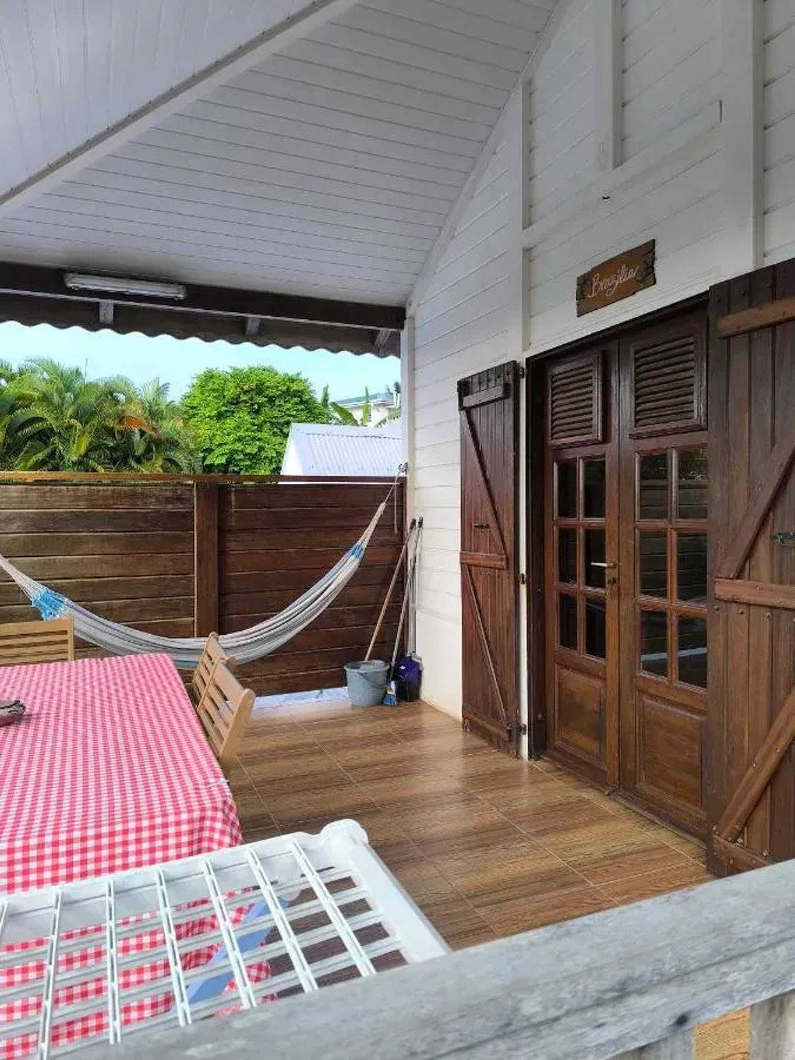 Entire studio, Modern Studio with Terrace in Le Robert 60 m² in Le Robert, Martinique