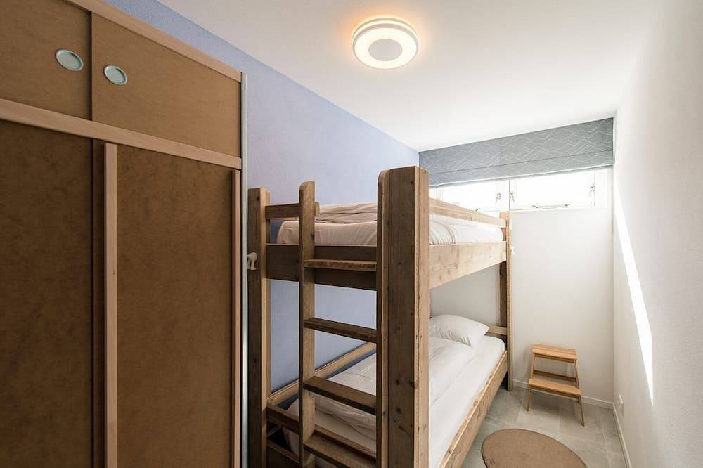 Hestia, een ruime villa in de duinen met jacuzzi en sauna vlakbij het dorp Nes. in Nes, Nederlandse waddeneilanden