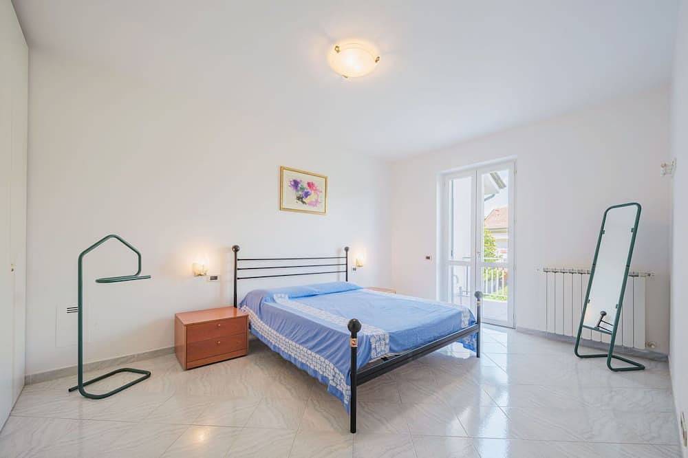 Beautiful apartment in villa with Wifi, Tv, patio, pets allowed and parking, close to La Spezia in Ameglia, Ameglia Municipality