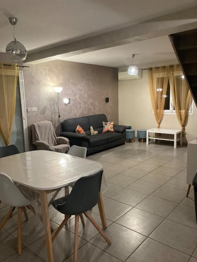 Villa pour 6 personnes, avec terrasse et jardin - 1