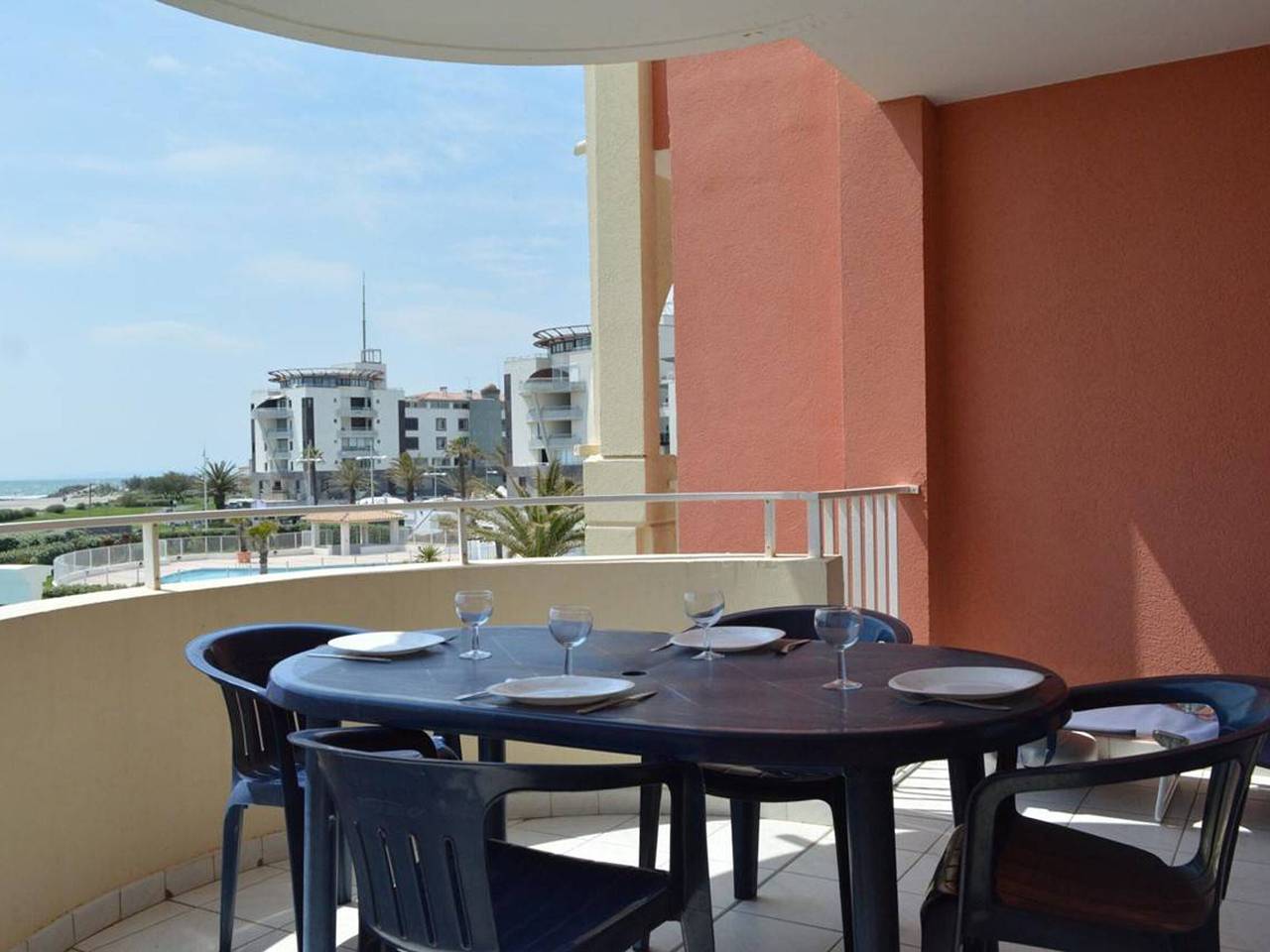 Appartement entier, Cap d'Agde : T2 avec piscine, parking, à 50m de la plage in Cap d'Agde, Agde
