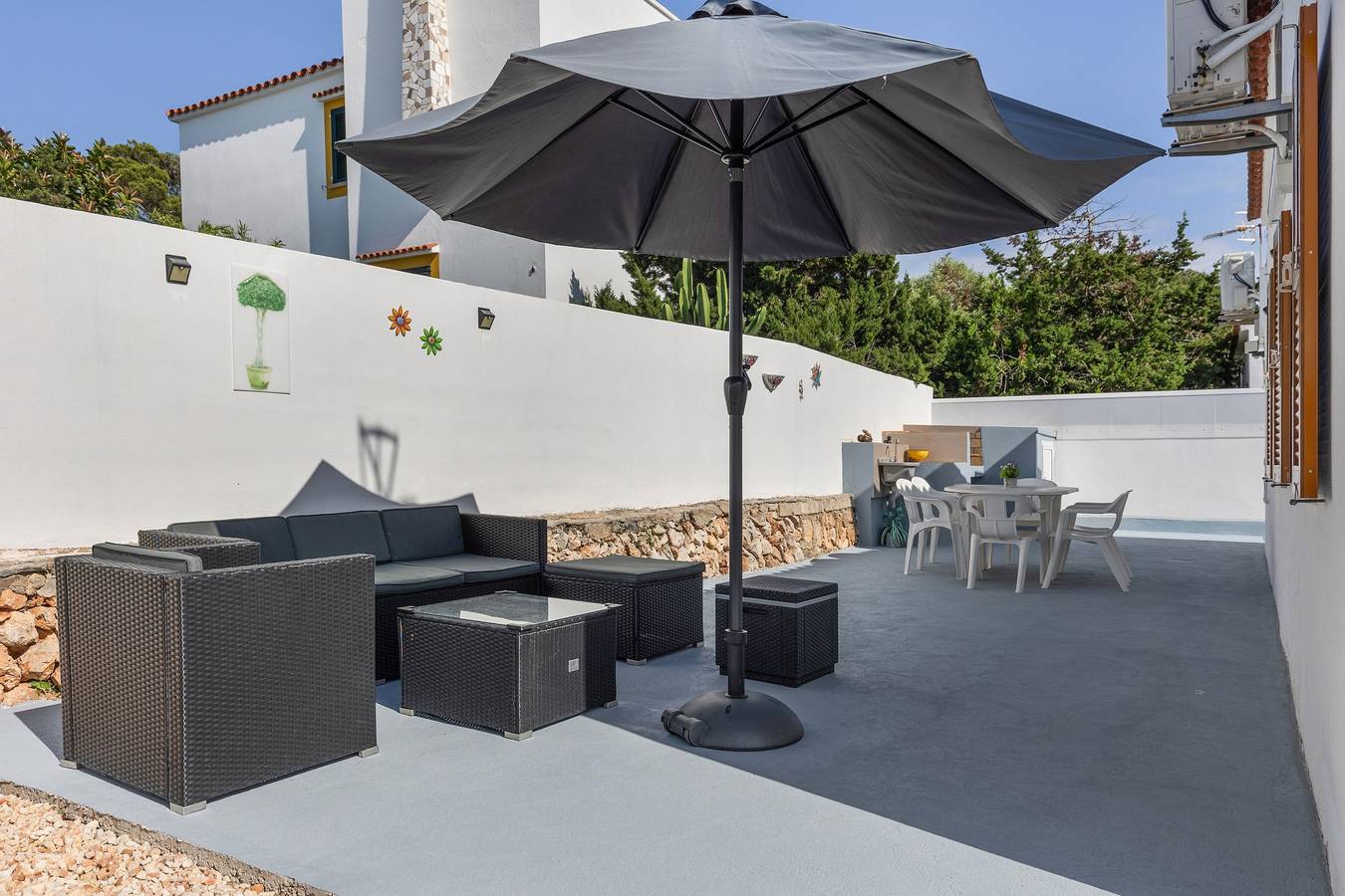 Villa Rose com churrasqueira, mesa de bilhar, piscina e canais internacionais por satélite in Cala Blanca, Ciutadella de Menorca