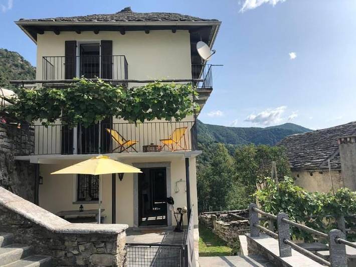 Ferienhaus für 6 Personen, mit Balkon und Garten im Tessin