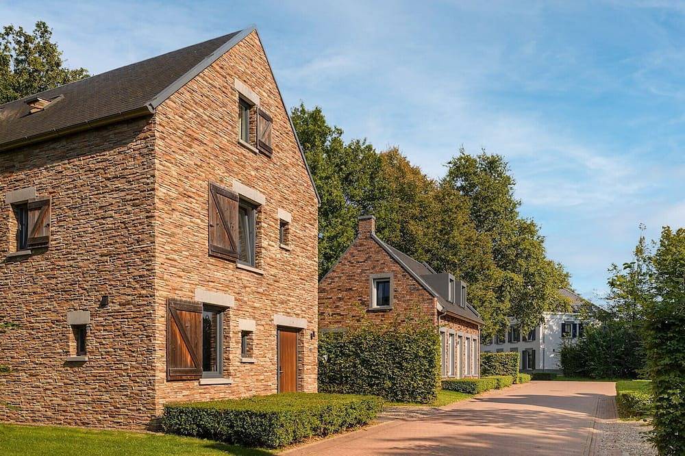Detached house luxe - 5 bedrooms / 2 bathrooms in Maastricht, Hoge Kempen