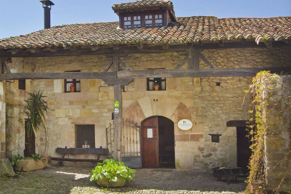 Mietshaus im Zentrum von Kantabrien. 8 Menschen in La Serna, Arenas de Iguña