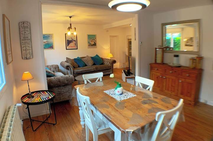 Location de vacances pour 6 personnes, avec jardin, animaux acceptés à Chenac-Saint-Seurin-d'Uzet