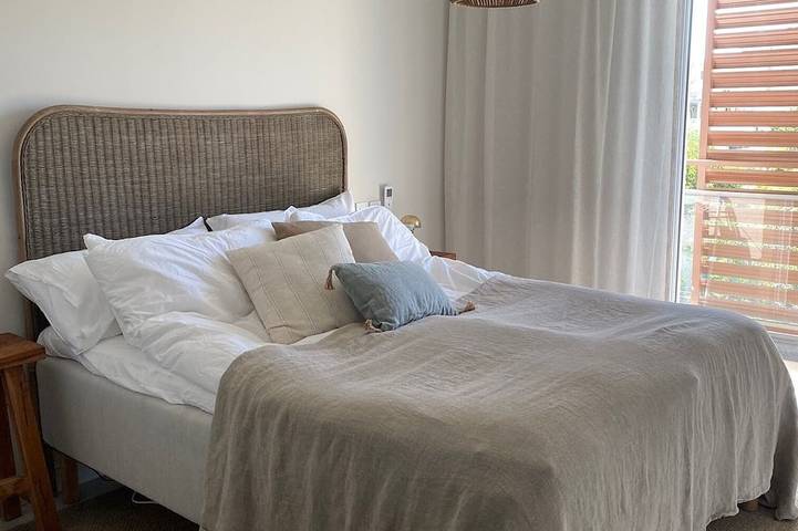 Ganze Wohnung, 27. 2-bedroom apt with balcony, private roof terrace, parking and pool in Golfe-Juan, Vallauris