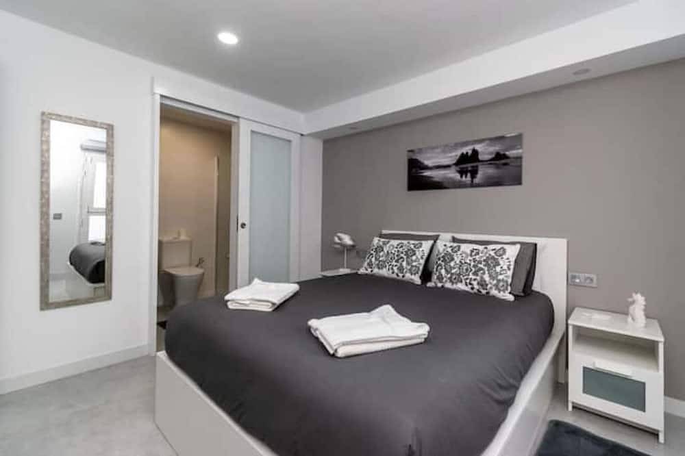 Apartamento con Piscina Comunitaria y Terraza Independiente in Chayofa, Arona