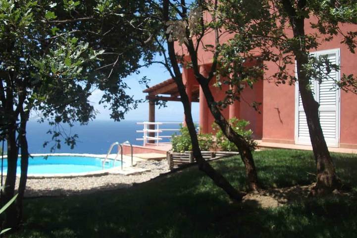 Villa für 8 Personen, mit Balkon und Pool sowie Garten - 1