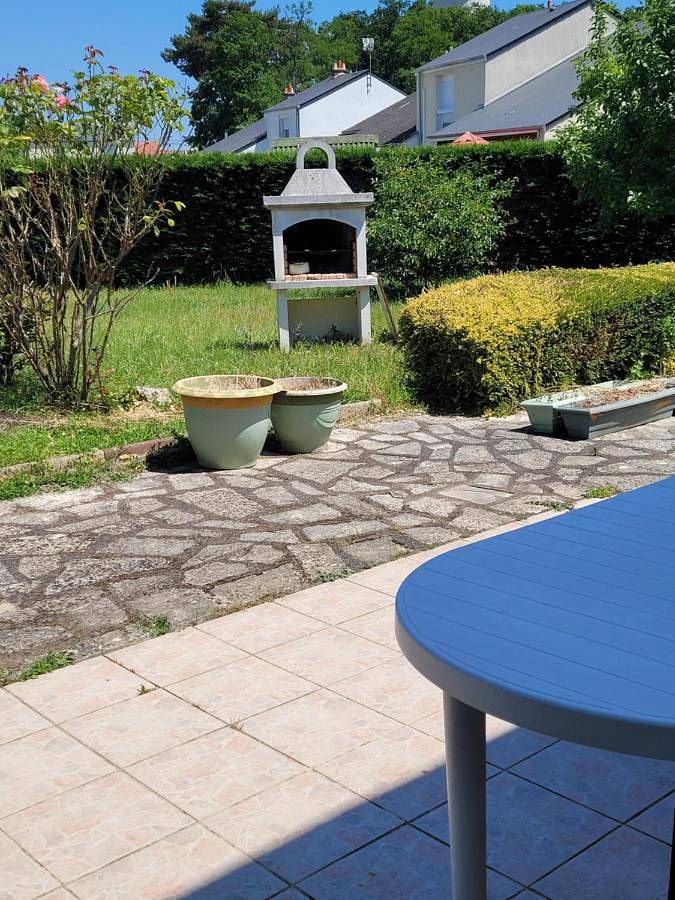 Appartement de vacances entier, Double Room with Shared Bathroom in Saint-Laurent-Nouan, Sologne