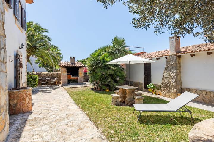 Ferienhaus für 8 Personen, mit Garten in Cala Llombards