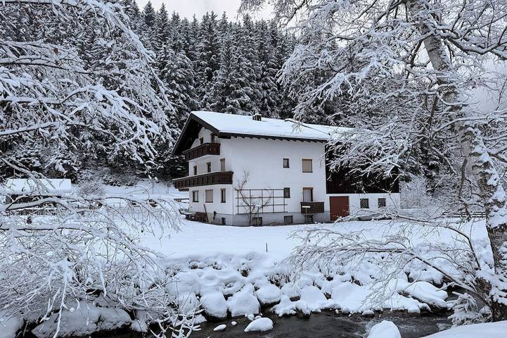 Hütte für 4 Personen, mit Balkon und Garten in Jerzens