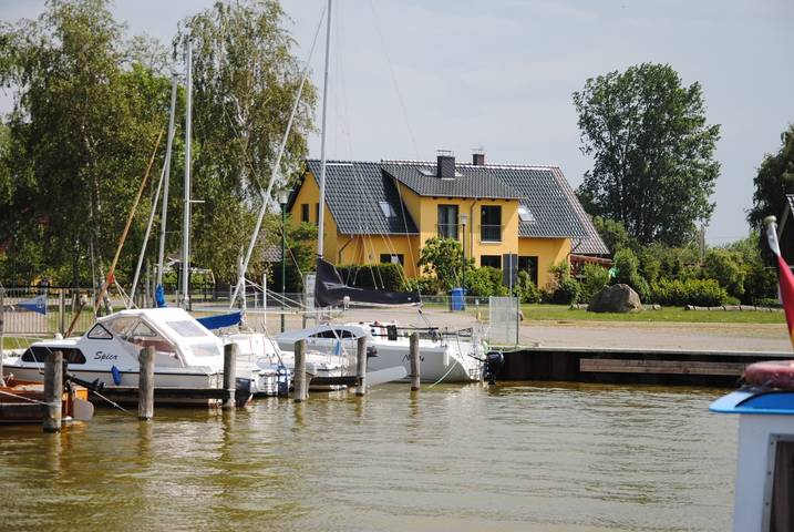 Ferienhaus für 6 Personen, mit Terrasse und Garten sowie Sauna und Seeblick
