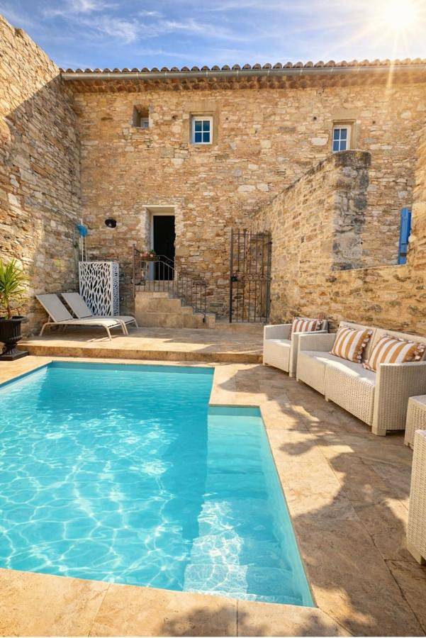 Location de vacances pour 8 personnes, avec balcon ainsi que piscine et vue, adapté aux familles à Saint-Maurice-de-Cazevieille