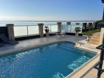 Gîte pour 6 personnes, avec piscine ainsi que jardin et balcon dans Plage Kerurus Plouneour Trez