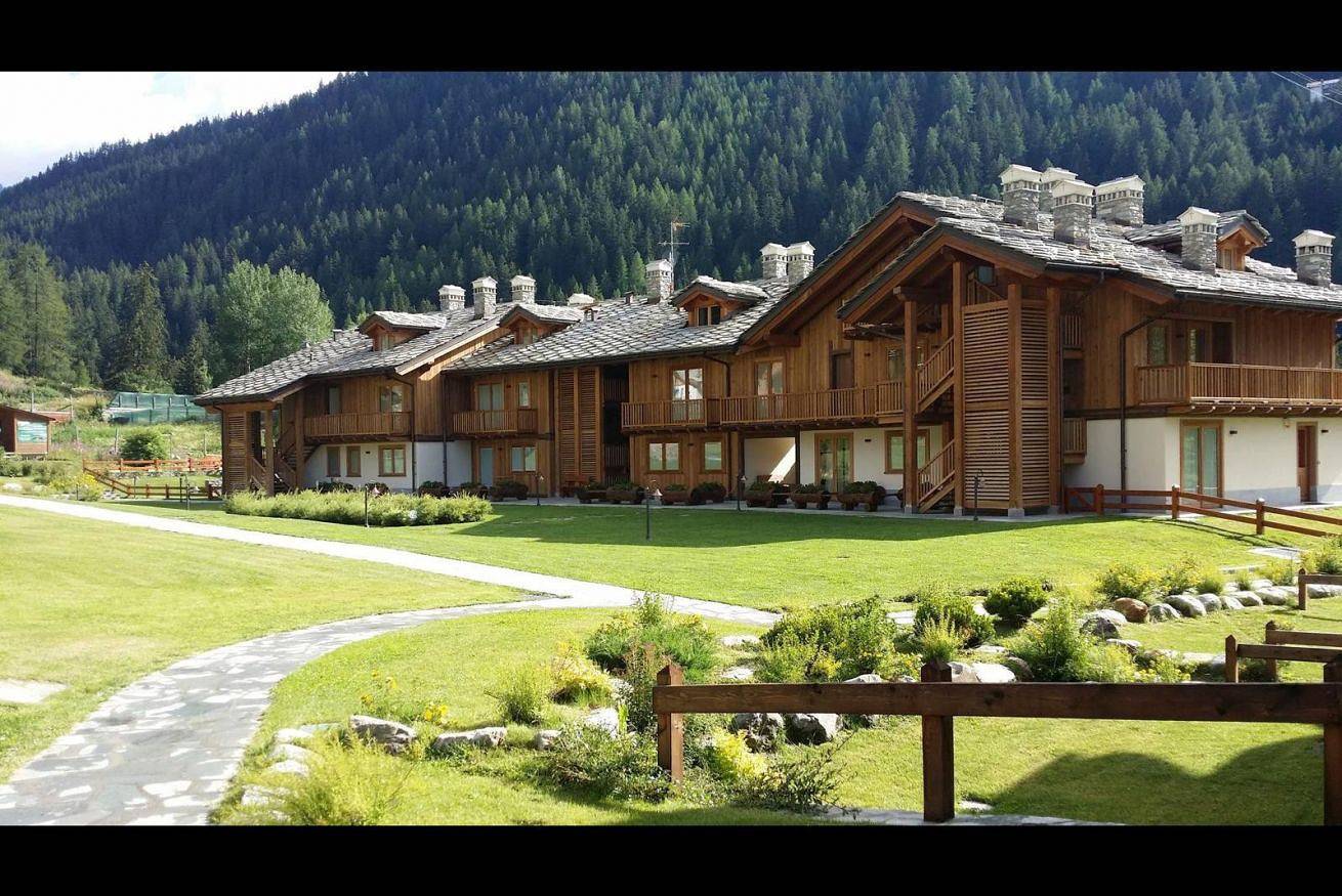 Entire apartment, 0751 - Apt Jardin Des Alpes - Let yourself be enchanted by the magic of the mountains in La Thuile (town), La Thuile