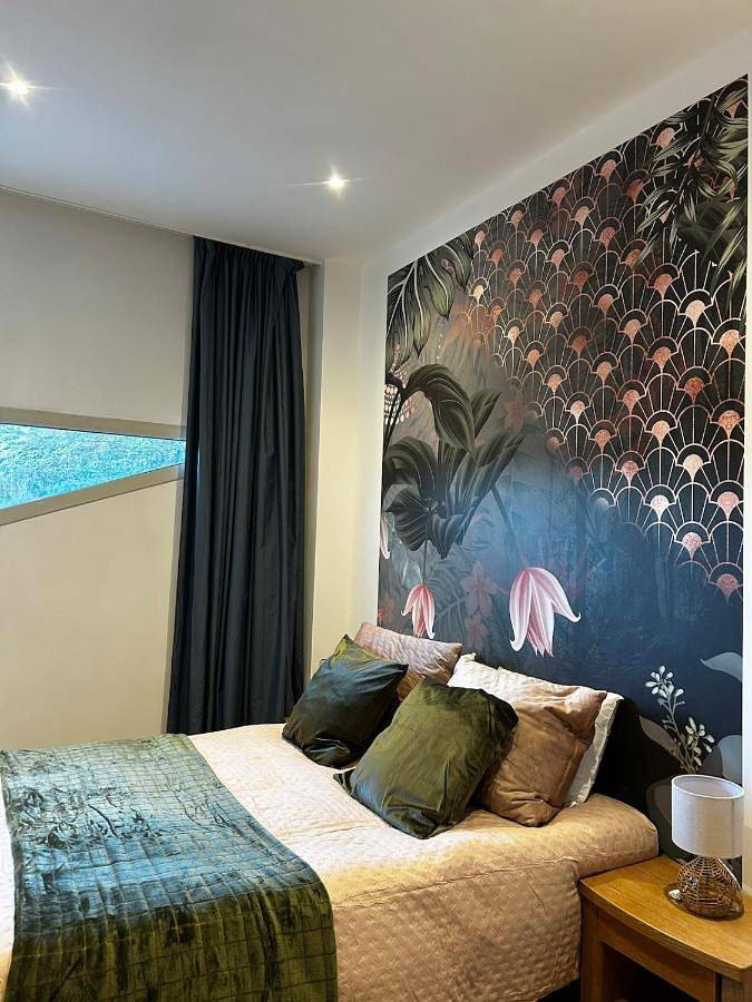 Gîte pour 8 personnes, avec Jacuzzi ainsi que Terrasse et Vue à Lons-le-Saunier - 2
