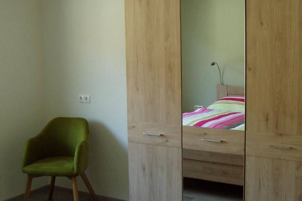 Ganze Wohnung, Weinhaus Lenartz-Bleser - Appartement/Fewo, Dusche oder Bad, Wc in Briedern, Cochem-Zell