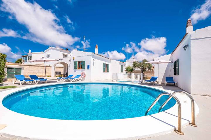Location de vacances pour 10 personnes, avec piscine et terrasse à Cala en Blanes