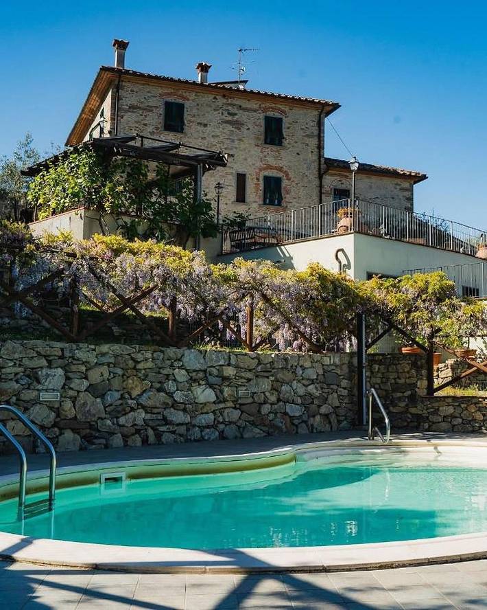 Appartamento per 5 persone, con Balcone e Terrazza nonché Giardino e Piscina a Quarrata