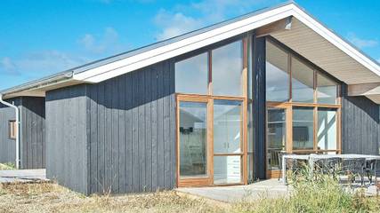 Ferienhaus für 8 Personen, mit Sauna und Whirlpool sowie Terrasse in Thorsminde