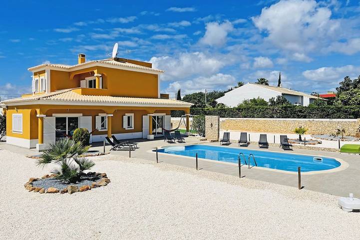 Ferienhaus für 8 Personen, mit Balkon und Garten sowie Whirlpool, mit Haustier