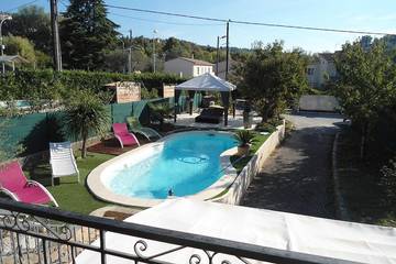 Gîte pour 7 personnes, avec terrasse ainsi que piscine et jardin à La Gaude