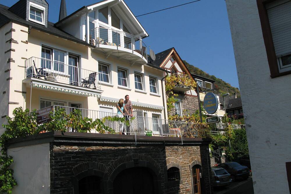 Ganze Wohnung, Fewo Herrenberg, gr. Sonnenterrasse in Valwig, 3km von Cochem in Valwig, Cochem-Zell