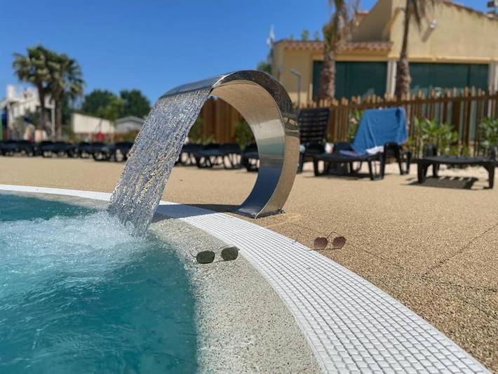 Camping pour 6 personnes, avec Terrasse ainsi que Jardin et Piscine
