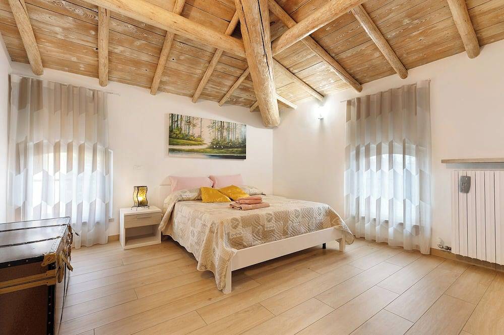 Entire apartment, Apartment 'Pozzo Dei Desideri  Nicole' with Wi-Fi and Air Conditioning in Castelnuovo del Garda, Garda Mountains