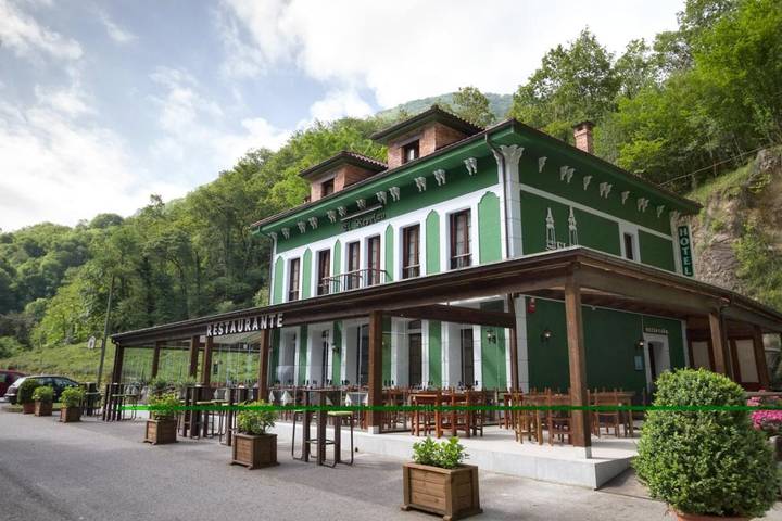 Apartamento para 3 personas, con Terraza además de Jardín y Vistas en Lagos de Covadonga