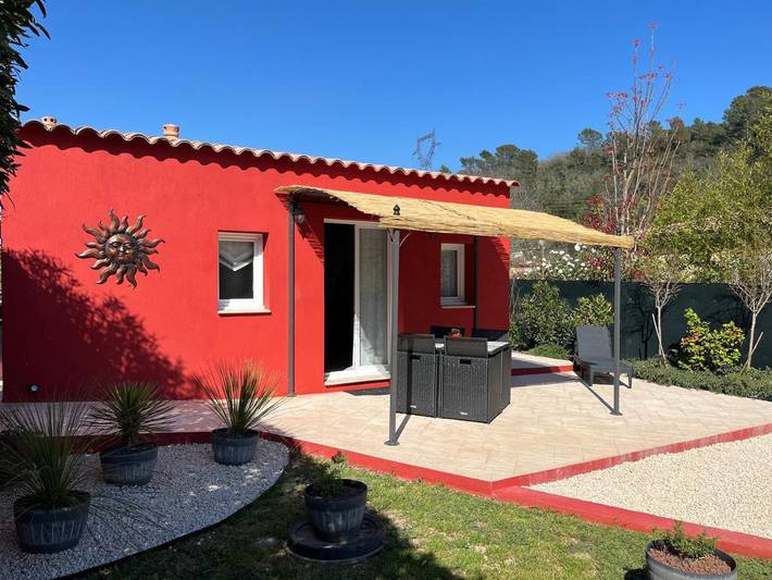 Location de vacances pour 4 personnes, avec jardin et vue à Méounes-lès-Montrieux