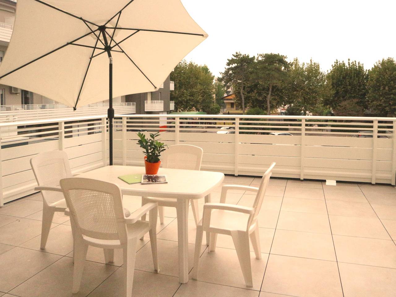 Ganze Wohnung, Gemütliche Wohnung: Parkplatz, WiFi, TV, AC, 1km zum Strand in Lignano Sabbiadoro, Udine Provinz