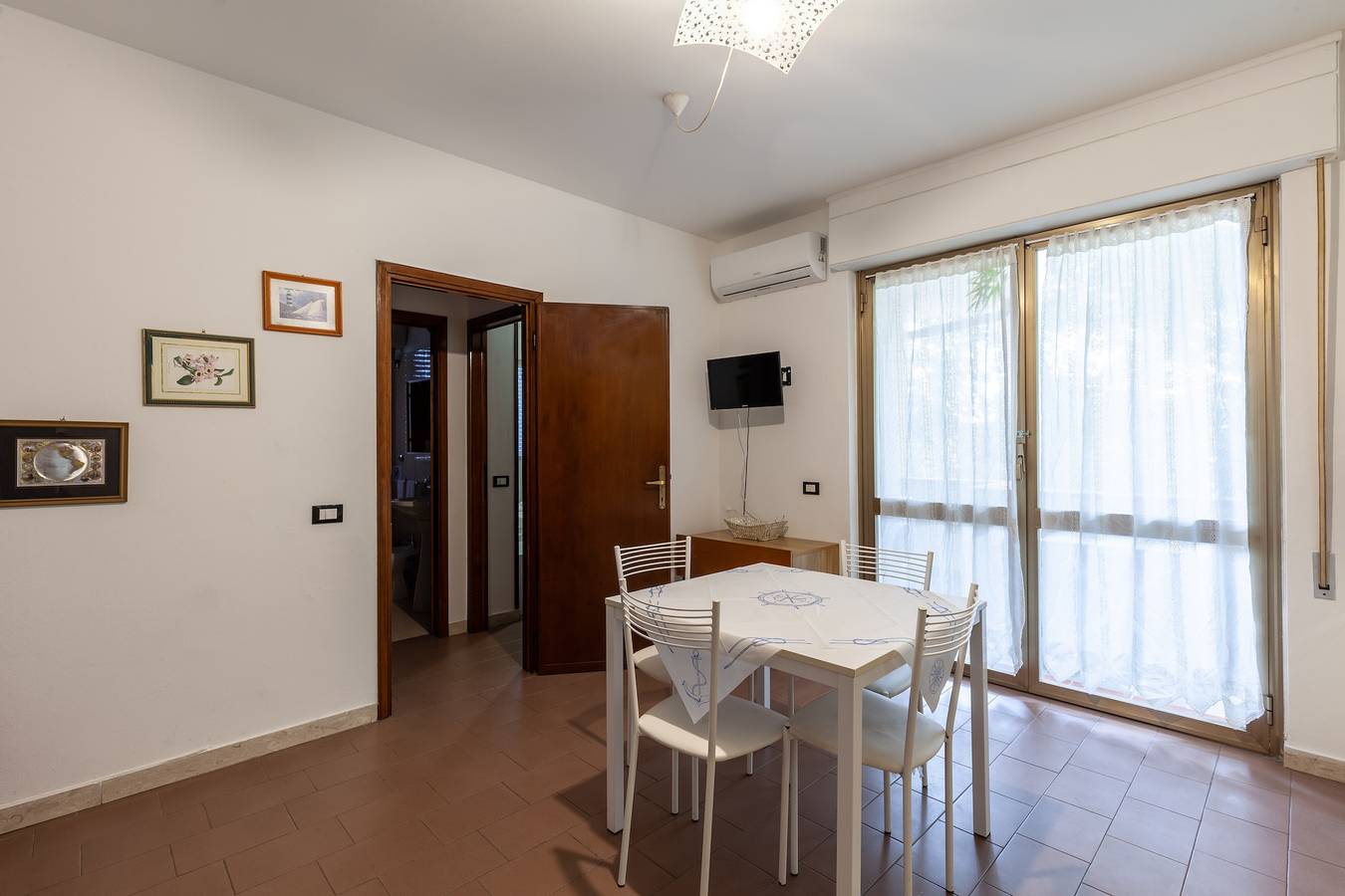 Casa vacanze "Residence Caravel" con vista mare e balconi in Lido di Camaiore, Riviera Toscana