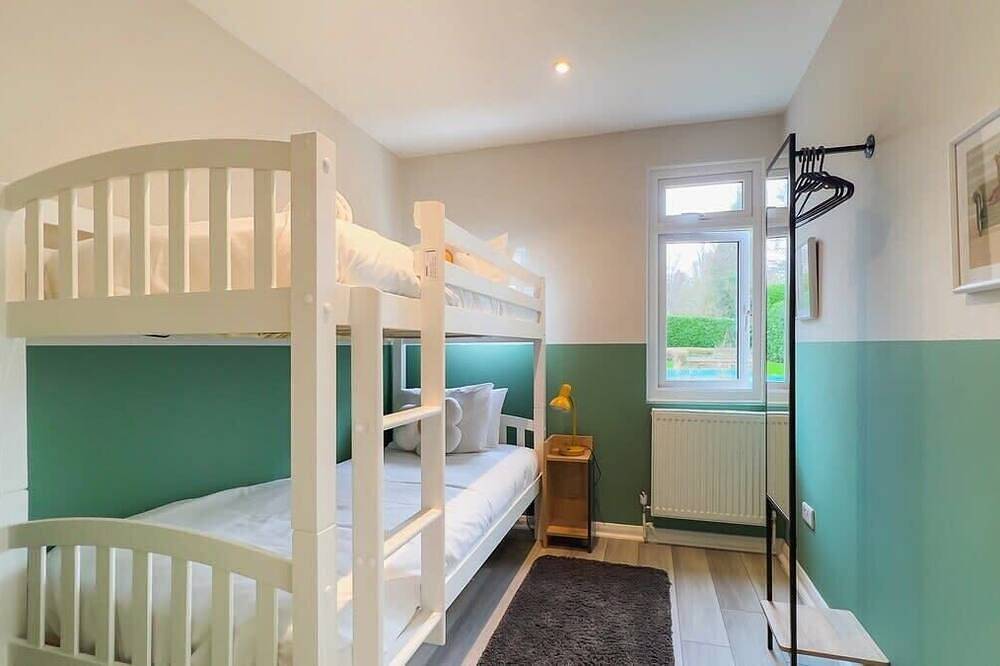 Riverside Retreat with Private Sauna in Windsor, Berkshire