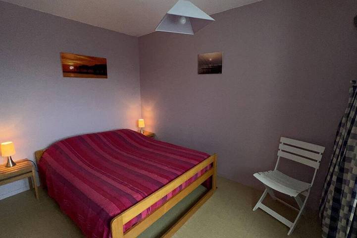 Appartement entier, A 5 minutes du bourg et du port et 1 km des plages appartement en rez de jardin in Locmariaquer, Côte des Mégalithes