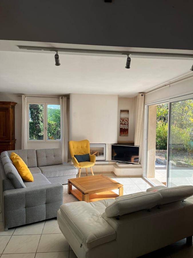 Location de vacances pour 8 personnes, avec piscine et jardin à Lamagdelaine - 4