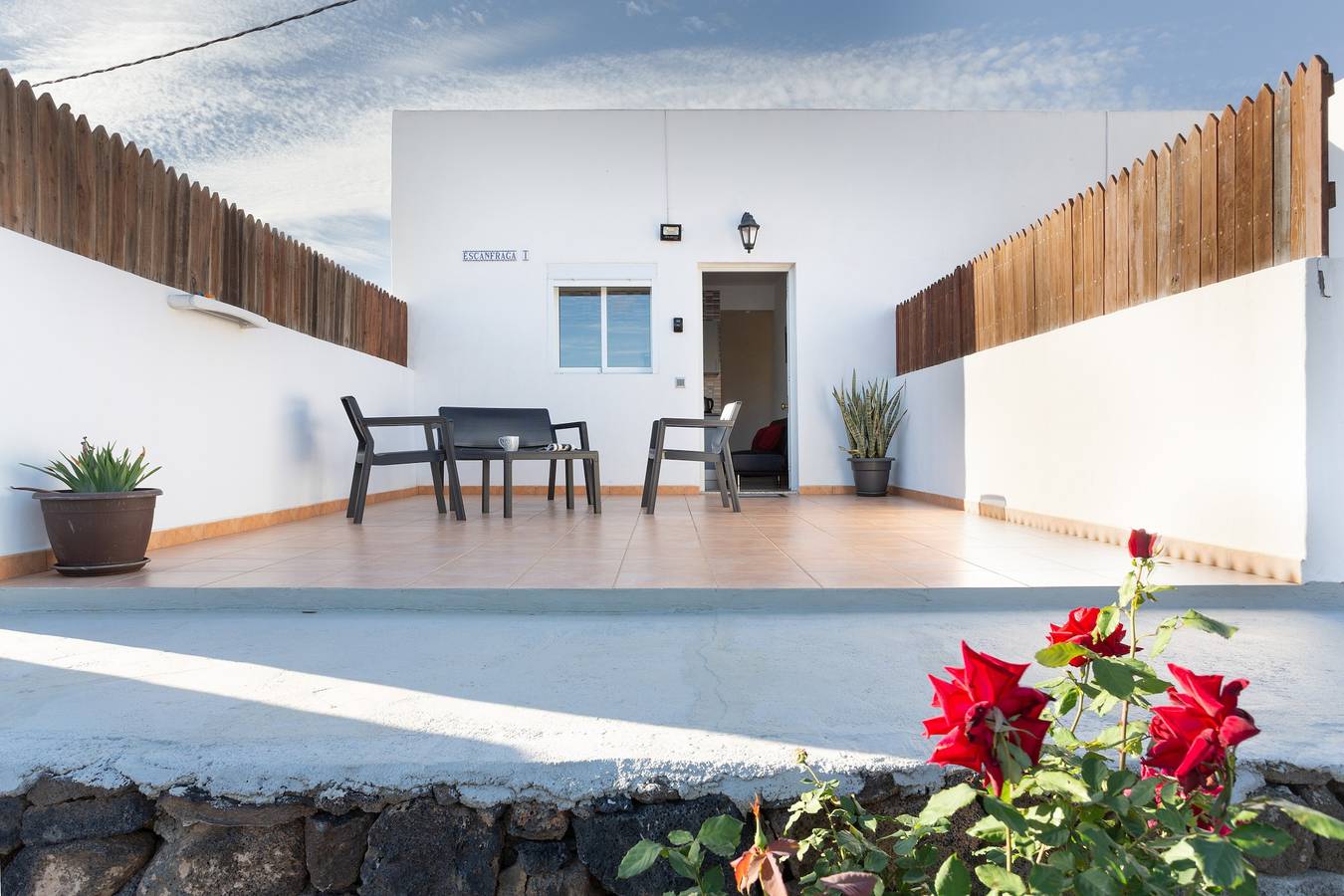 Entire apartment, Vacation Apartment 'Escanfraga 1' with Shared Pool, Private Terrace and Wi-Fi in Villaverde, La Oliva