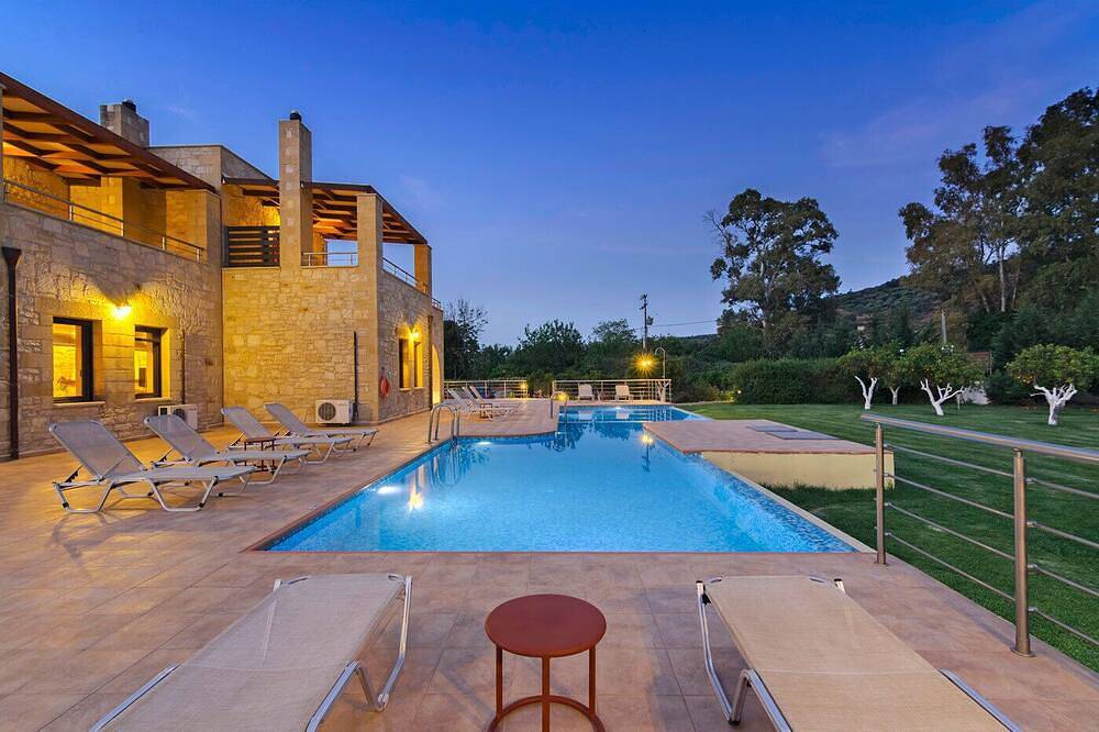 3' to Sandy Beach / Huge Private Pool / 6-Bedroom Family Villa in Armeni, Chania und Umgebung