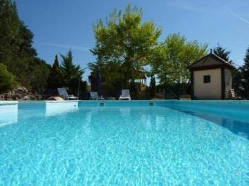 Location de vacances pour 5 personnes, avec terrasse ainsi que piscine et jardin à Siorac-en-Périgord