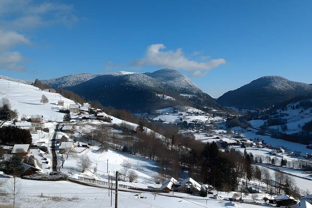Gîte “Chez Jf et Isa”: Mountain View, Private Terrace & Wi-Fi in Bussang, Parc naturel régional des Ballons des Vosges