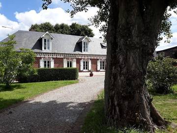 Gîte pour 6 personnes, avec jardin, adapté aux familles dans Saint-Rémy-Boscrocourt