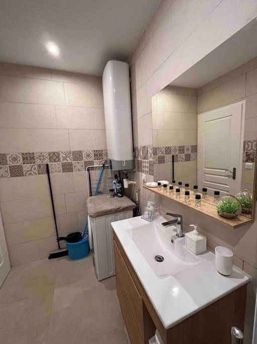 Appartement entier, Two-Bedroom Apartment in Cestas, Région de Bordeaux