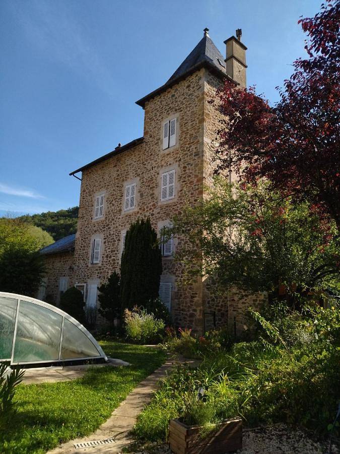Gîte pour 15 personnes, avec vue ainsi que piscine et terrasse à Le Monastère