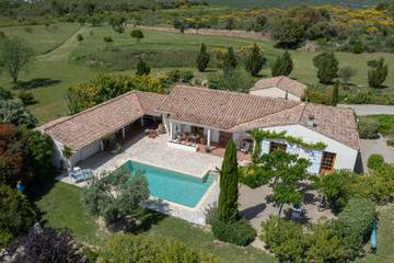 Cottage pour 8 personnes, avec jardin et terrasse à Cesseras
